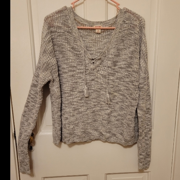 Mossimo Sweater - Picture 1 of 2